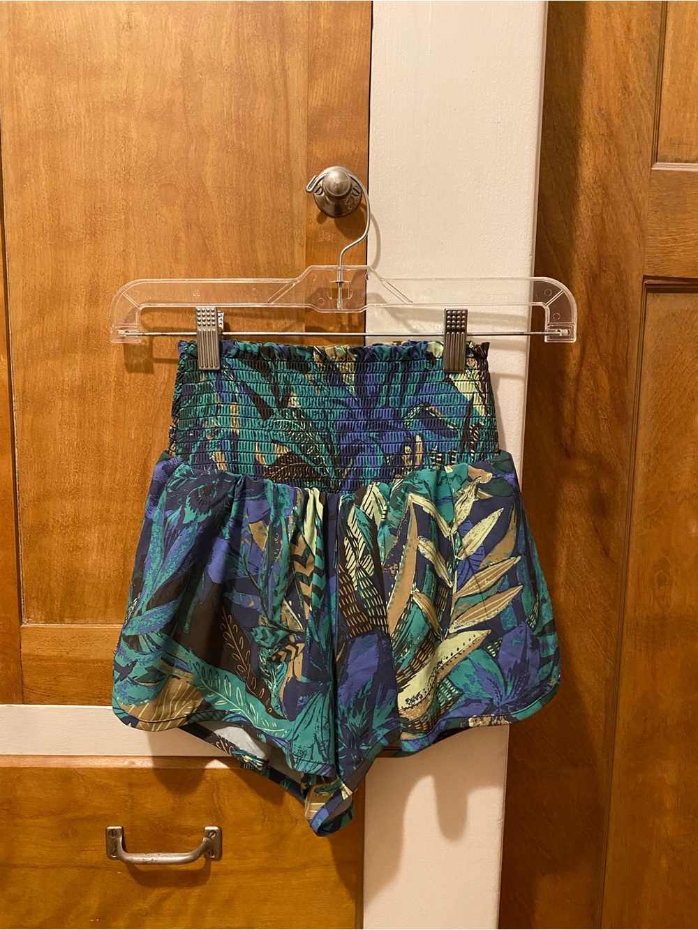 NWT aerie Tropical Leaf Athletic (Built-in Biker) Running Shorts Teal/Navy/Green